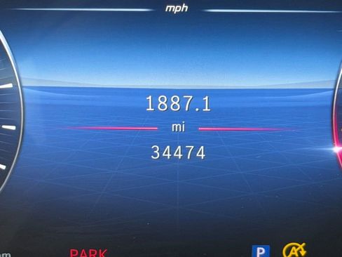 Used 2024 Mercedes-Benz GLC 300 4MATIC image 22