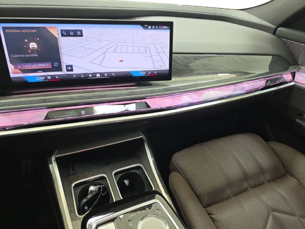 Used 2023 BMW 740i RWD image 8