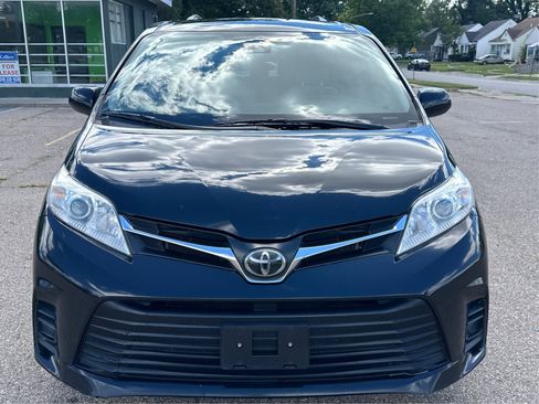 Used 2020 Toyota Sienna LE image 20