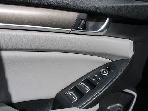 Used 2018 Honda Accord LX image 8