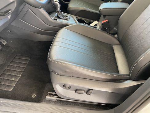 Used 2022 Volkswagen Tiguan SE w/ Panoramic Sunroof Package FWD image 23