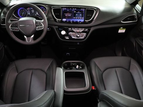 New 2026 Chrysler Pacifica Select image 16