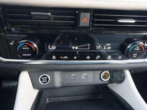 Used 2023 Nissan Rogue SL FWD image 11
