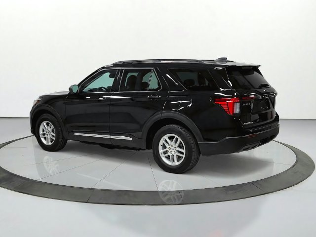 Used 2025 Ford Explorer Active AWD/4WD image 6
