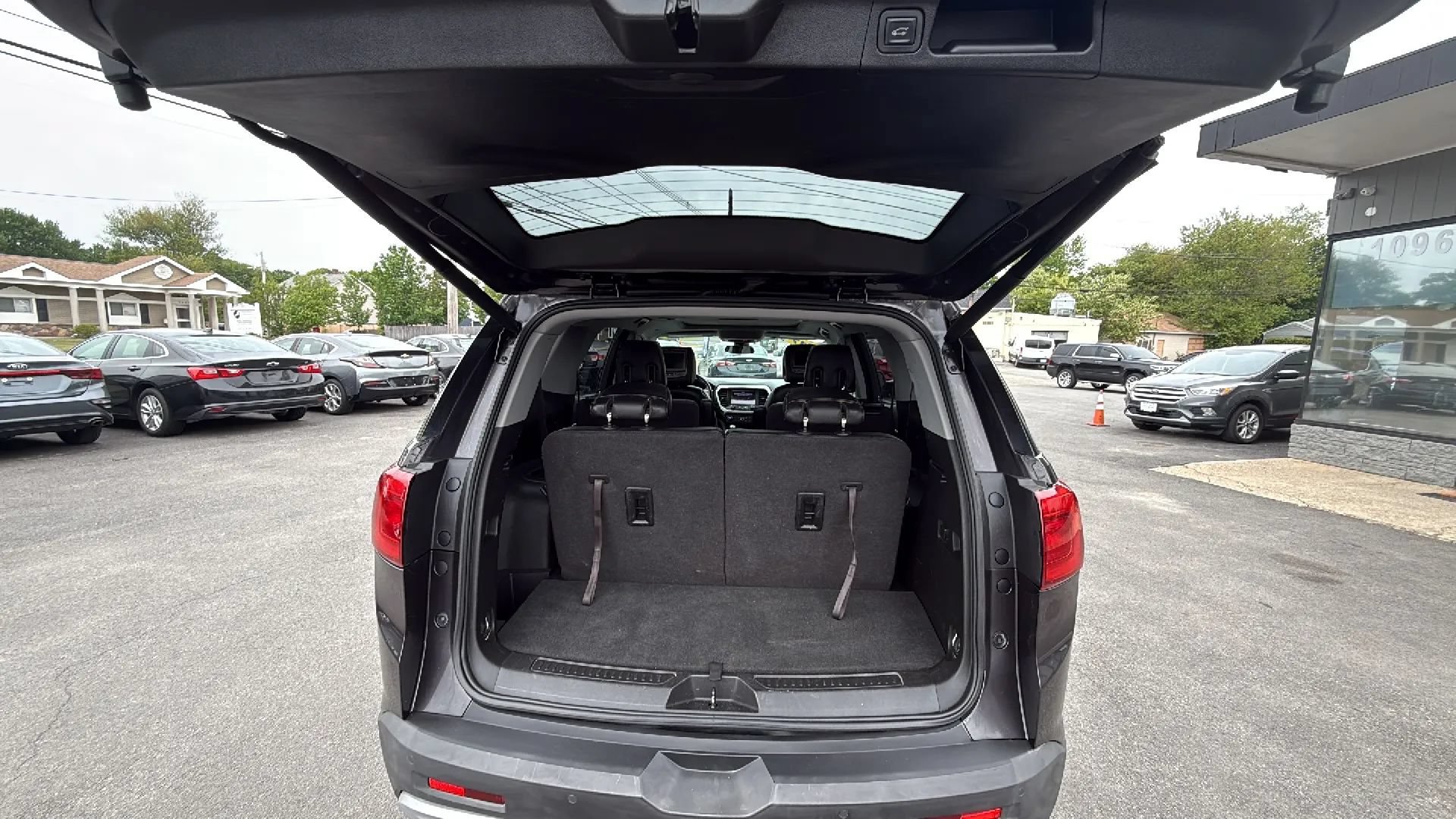 Used 2017 GMC Acadia SLT AWD/4WD image 9