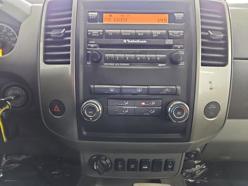 Used 2011 Nissan Frontier SL image 15