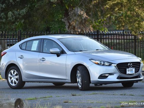 Used 2017 MAZDA MAZDA3 Sport FWD image 4