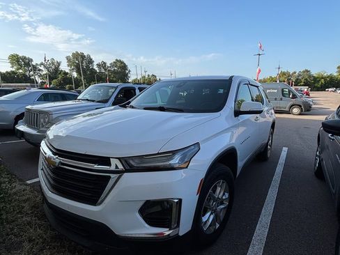 Used 2022 Chevrolet Traverse LS w/ Safety Package FWD image 2
