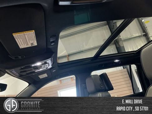 Used 2022 GMC Yukon XL Denali w/ Denali Ultimate Package image 21