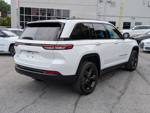 Used 2023 Jeep Grand Cherokee Altitude AWD/4WD image 6