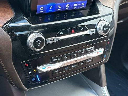 Used 2021 Ford Explorer King Ranch w/ Premium Technology Package image 32