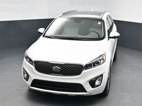 Used 2016 Kia Sorento SX image 11