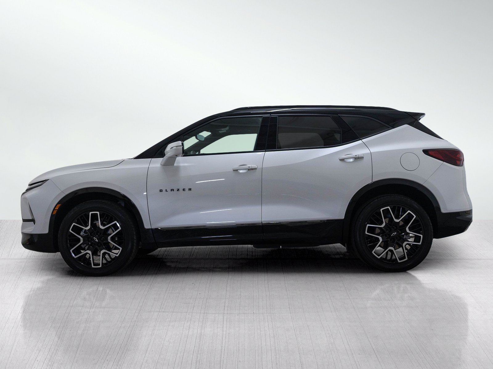 Used 2023 Chevrolet Blazer RS w/ Driver Confidence II Package AWD/4WD image 3
