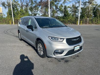 Used 2024 Chrysler Pacifica Touring-L