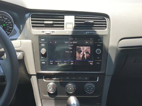 Used 2019 Volkswagen Golf SE FWD image 12