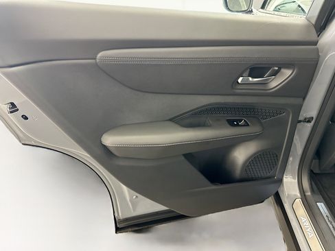 Used 2024 Nissan Ariya AWD image 27