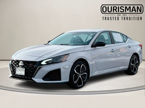 Used 2024 Nissan Altima 2.5 SR image 2