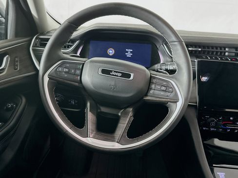 Used 2023 Jeep Grand Cherokee L Limited w/ Luxury Tech Group II image 18