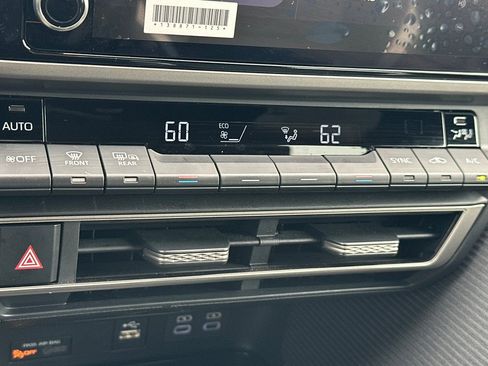 Certified 2025 Toyota Camry SE w/ Convenience Package image 28