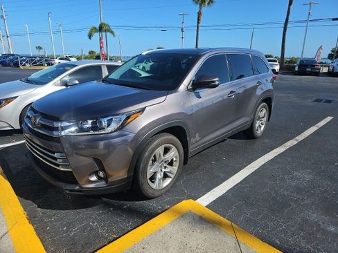 Used 2019 Toyota Highlander Limited image 1