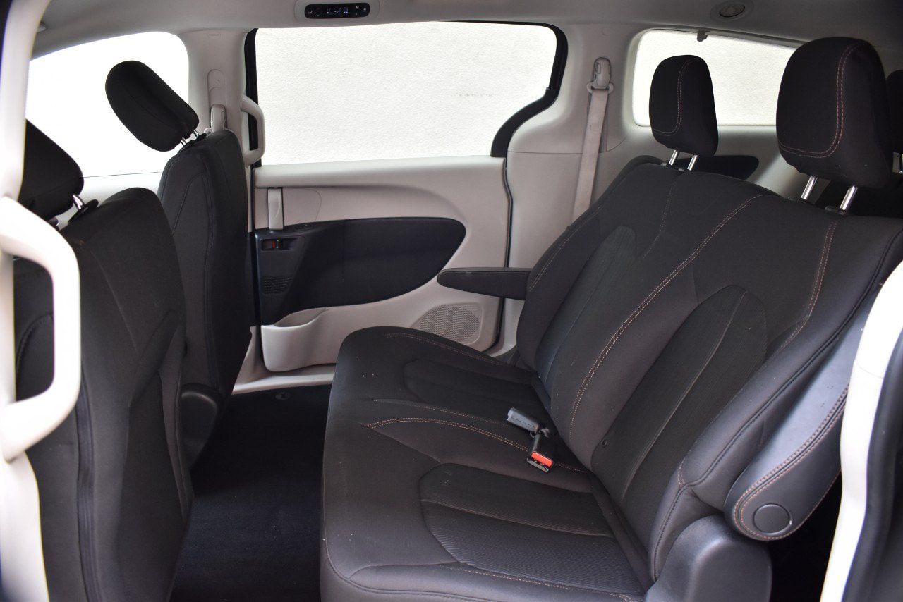 Used 2019 Chrysler Pacifica L FWD image 19
