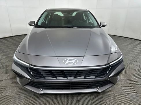 Certified 2024 Hyundai Elantra SE image 8