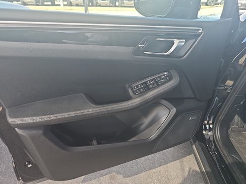 Used 2021 Porsche Macan image 18