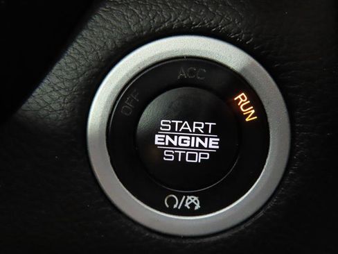 Used 2019 RAM 1500 Laramie w/ Off Road Group image 18