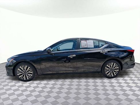 Used 2025 Nissan Altima 2.5 SV FWD image 6