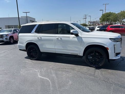 Used 2021 Cadillac Escalade Premium Luxury w/ LPO, Illumination Package AWD/4WD image 18
