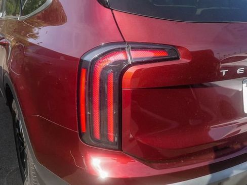 Certified 2024 Kia Telluride EX w/ EX Captain's Chair Package FWD image 10