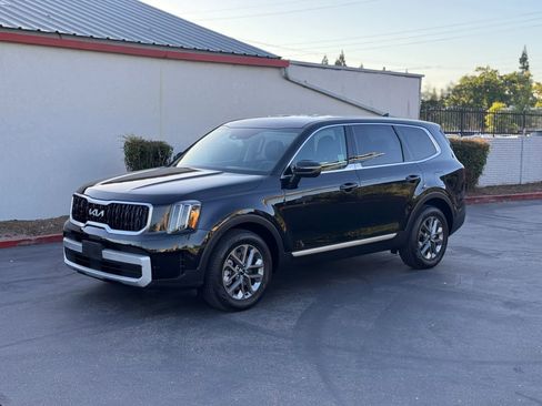 Used 2025 Kia Telluride LX FWD image 2