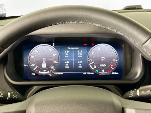 Used 2025 Land Rover Defender 110 X-Dynamic SE image 10