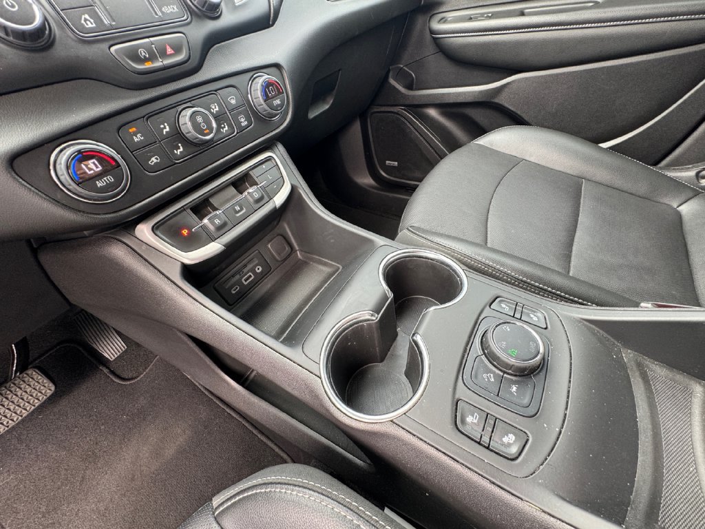 Used 2024 GMC Terrain SLT AWD/4WD image 28
