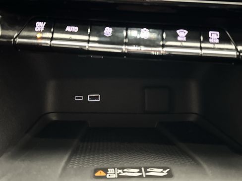 Used 2024 Chevrolet Traverse Z71 w/ Enhanced Driving Package image 43