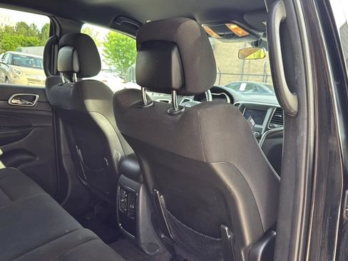 Used 2018 Jeep Grand Cherokee Laredo AWD/4WD image 19