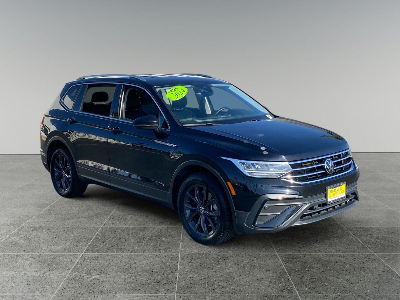 Used 2024 Volkswagen Tiguan SE FWD image 7