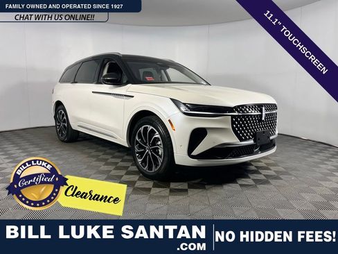 Used 2024 Lincoln Nautilus Reserve image 1