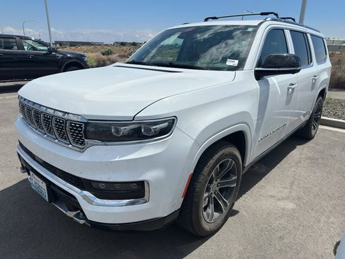 Used 2024 Jeep Gladiator Sport AWD/4WD image 1