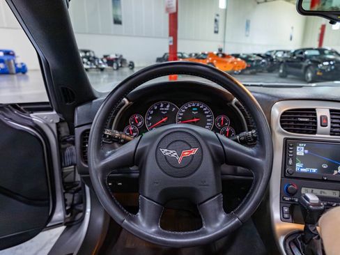 Used 2005 Chevrolet Corvette Convertible w/ Preferred Equipment Group RWD image 10