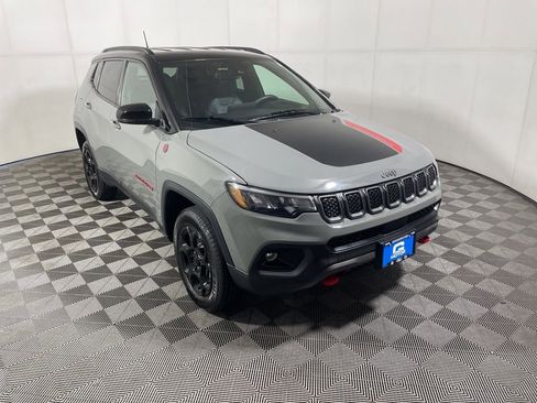 Used 2024 Jeep Compass Trailhawk AWD/4WD image 1