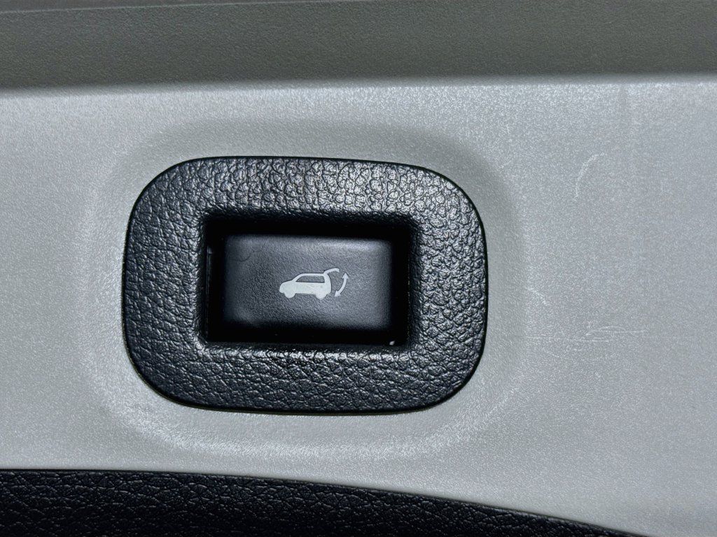 Used 2018 Nissan Rogue SV AWD/4WD image 28
