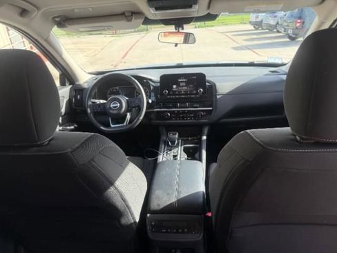 Used 2025 Nissan Pathfinder SV FWD image 18