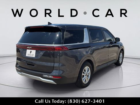 Used 2023 Kia Carnival LX FWD image 6