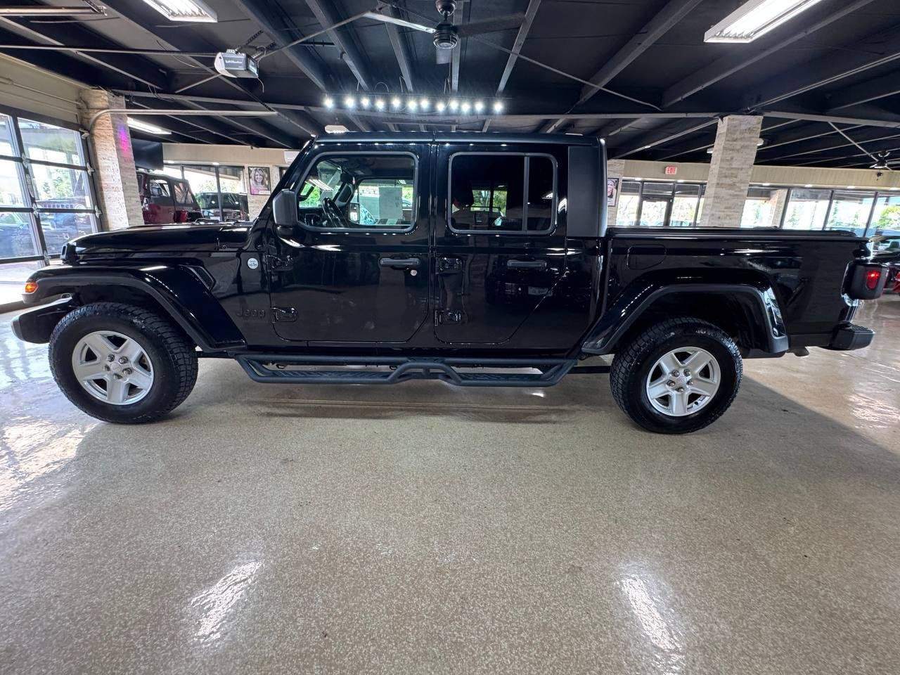 Used 2021 Jeep Gladiator Sport AWD/4WD image 4
