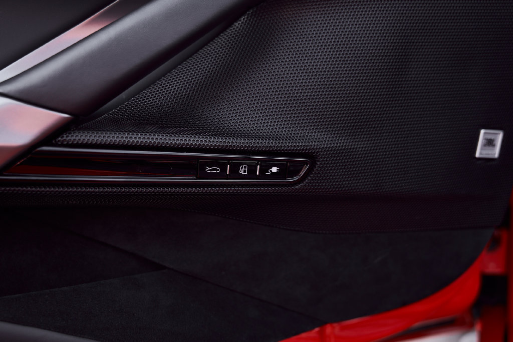 Used 2022 Ferrari SF90 Spider AWD/4WD image 38