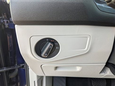 Certified 2022 Volkswagen Tiguan SE image 25