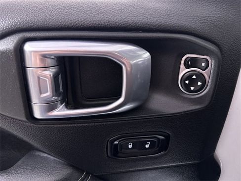 Used 2023 Jeep Gladiator Overland image 24