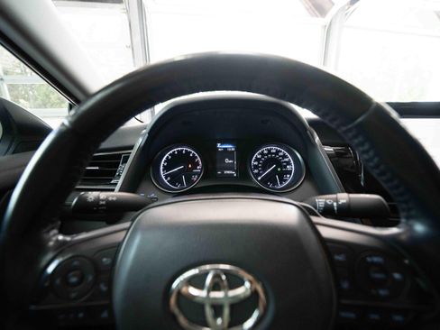 Used 2021 Toyota Camry SE FWD image 15