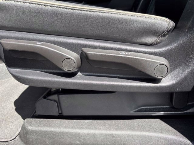 Used 2025 Chevrolet Suburban Premier AWD/4WD image 40